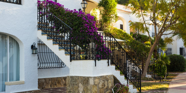 Pintar Fachadas de Casas Unifamiliares / Chalets en Leganés · Pintura para Pintado de Balcones, Barandillas, Terrazas y Exteriores