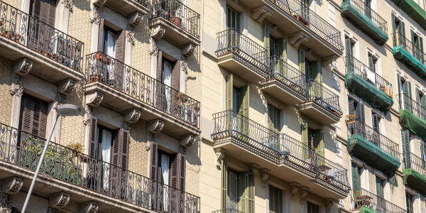 Trabajos Verticales en Fachadas de Edificios / Viviendas en Leganés · Pintado de Fachadas con Difícil Acceso