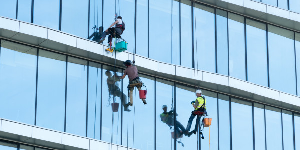 Trabajos Verticales en Fachadas de Edificios / Viviendas en Leganés · Pintado Económico y Rápido de Fachadas